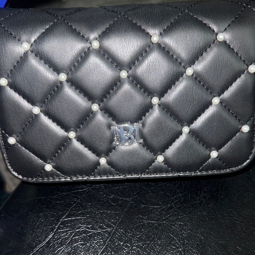 Badgley Mischka Elegant Black Quilted Crossbody with Pearl Accents NWT - Picture 1 of 14